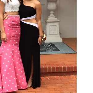 La femme gown/ black and white one shoulder size 4